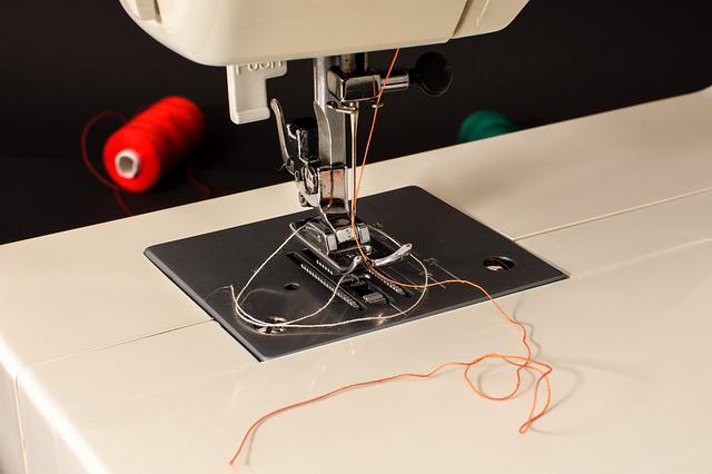 sewing machine needle hits bobbin case
