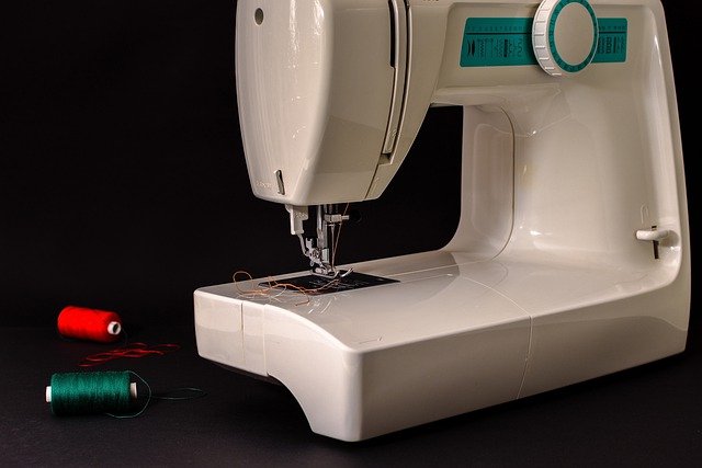 difference between an embroidery machine and a sewing machine 