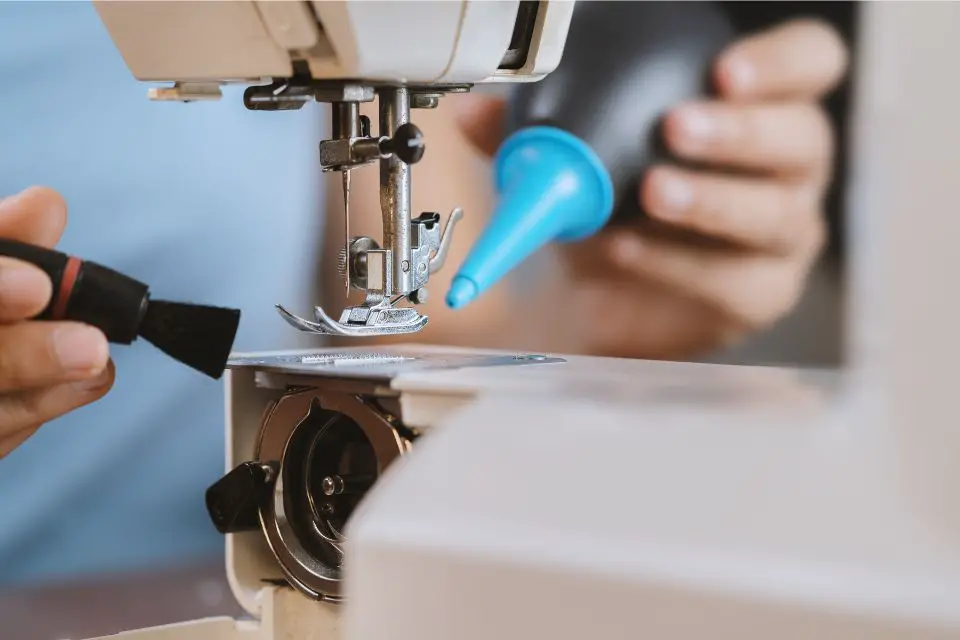 How To Clean And Oil Sewing Machine
