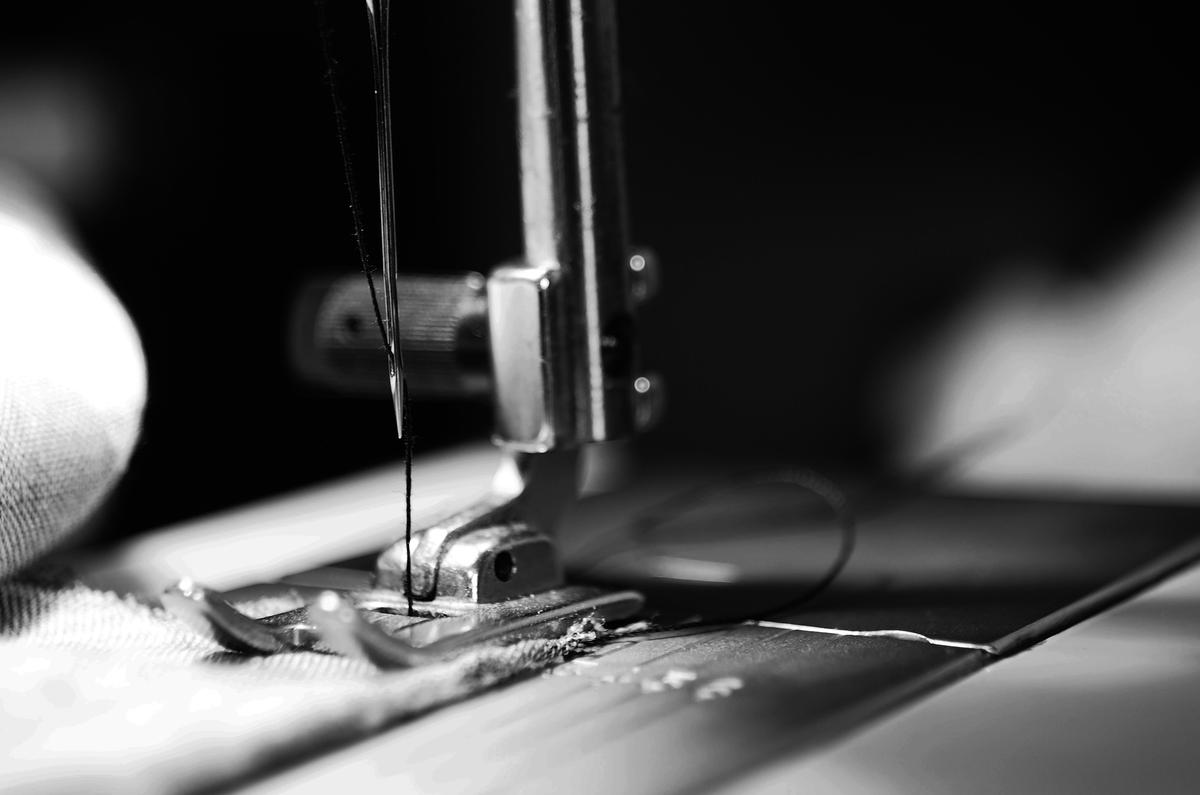 Image of a sewing machine with labeled parts